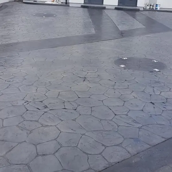Random stone-print imprinted concrete