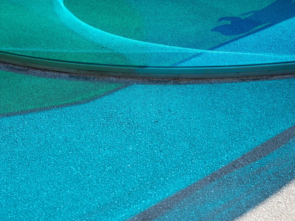 Blue and green wetpour around a play feature